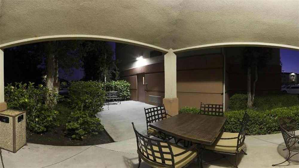 Sonesta Simply Irvine East Foothill Hotel 2*